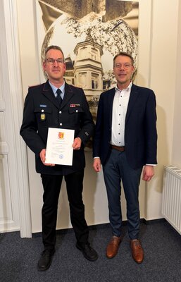 Dirk Otjen und Samtgemeindebürgermeister Henning Fricke